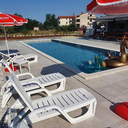 House Lucija Family For Max 6 Persons With Pool In Guest house