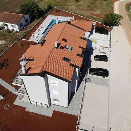 House Lucija Family For Max 6 Persons With Pool In Porec