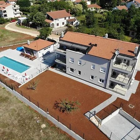 Guest house House Lucija Family For Max 6 Persons With Pool In *