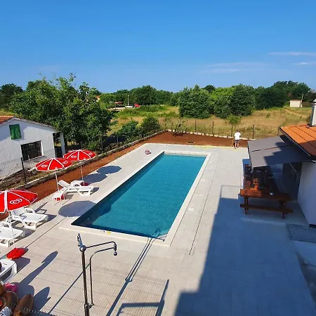 Guest house House Lucija Family For Max 6 Persons With Pool In Porec