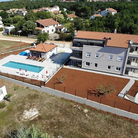House Lucija Family For Max 6 Persons With Pool In Guest house Porec