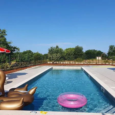 Guest house House Lucija Family For Max 6 Persons With Pool In