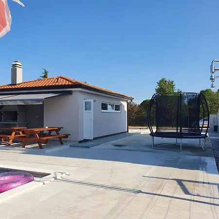 House Lucija Family For Max 6 Persons With Pool In Guest house Porec