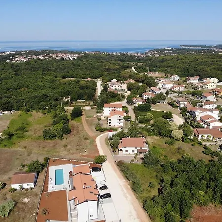 Guest house House Lucija Family For Max 6 Persons With Pool In Porec