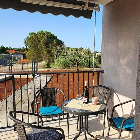 House Lucija Family For Max 6 Persons With Pool In Guest house Porec