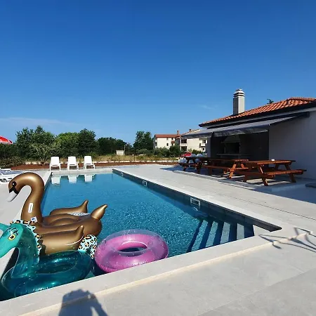 House Lucija Family For Max 6 Persons With Pool In Guest house Porec