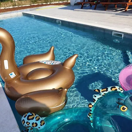 House Lucija Family For Max 6 Persons With Pool In Guest house Porec