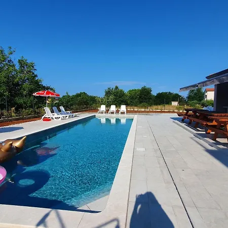House Lucija Family For Max 6 Persons With Pool In Guest house Porec