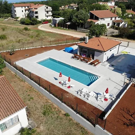 House Lucija Family For Max 6 Persons With Pool In Guest house Porec