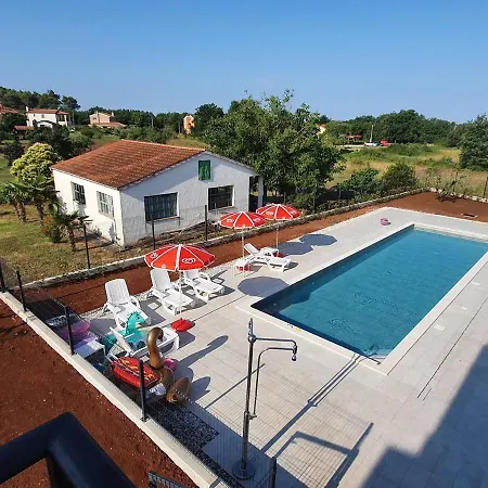 House Lucija Family For Max 6 Persons With Pool In Guest house *