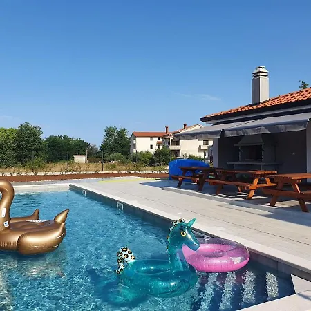 Guest house House Lucija Family For Max 6 Persons With Pool In