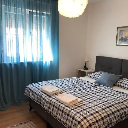 House Lucija Family For Max 6 Persons With Pool In Guest house *