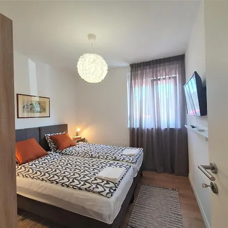 Guest house House Lucija Family For Max 6 Persons With Pool In *